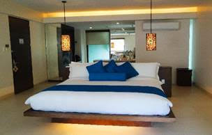 Jr Suite Discovery Shores Boracay King Bed