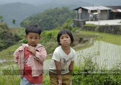 curious Filipino children along the way