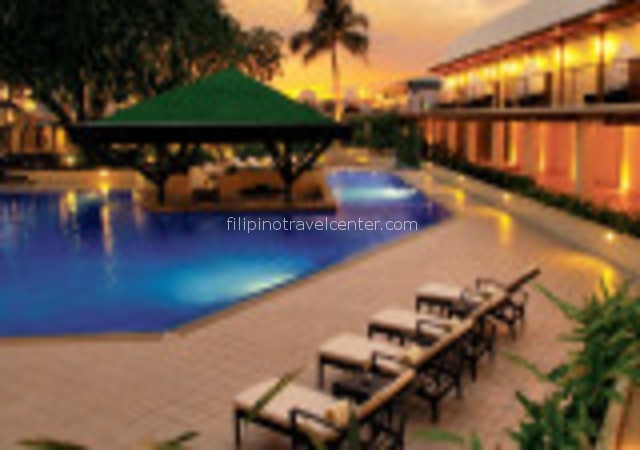 Manila Hotel Pool e