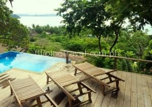 overlooking-resorts-infinity-bench