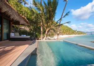 Pangulasian Swimming pool with beah view