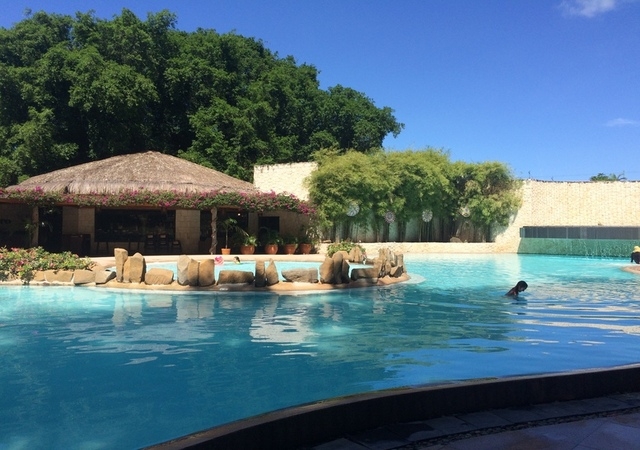 Maribago blue water pool