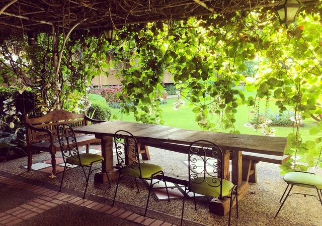 Montebello Garden with table