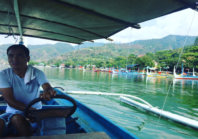 Bangkero going to Taal Crater